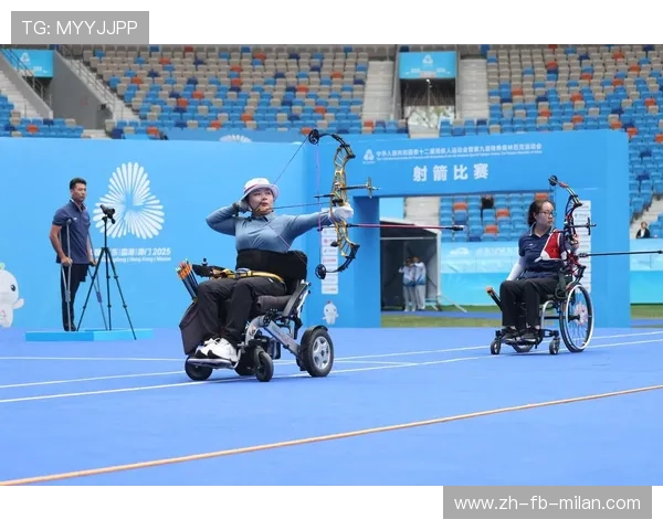 射箭比赛靶子被射爆裁判也傻眼